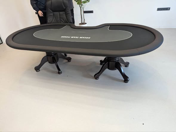 Покерний стіл High-Tech на замовлення для клубу, Варшава
