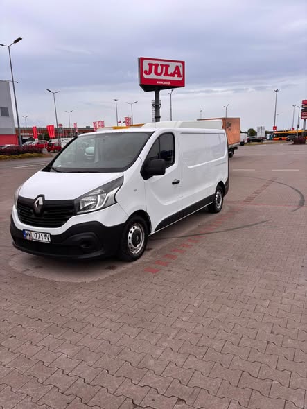 Renault Traffic 2015 - Надійний фургон у Ząbki