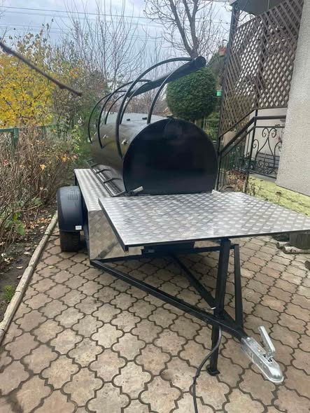 Мобільний BBQ гриль-бочка на причепі | Ząbki